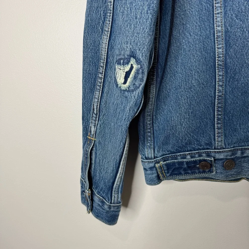 Levi’s‎ Distressed Peace Sign Embroidered Oversized Denim Jean Trucker Jacket